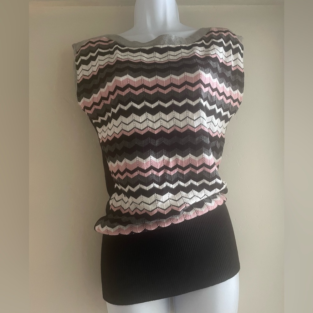 SUPER CUTE ZIG ZAG KNIT SWEATER TOP that can be worn so many ways !